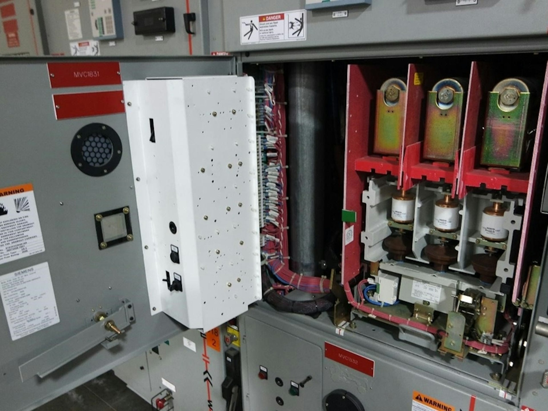 Siemens 81000 Series Medium Voltage MCC Starters and Cubicles Never