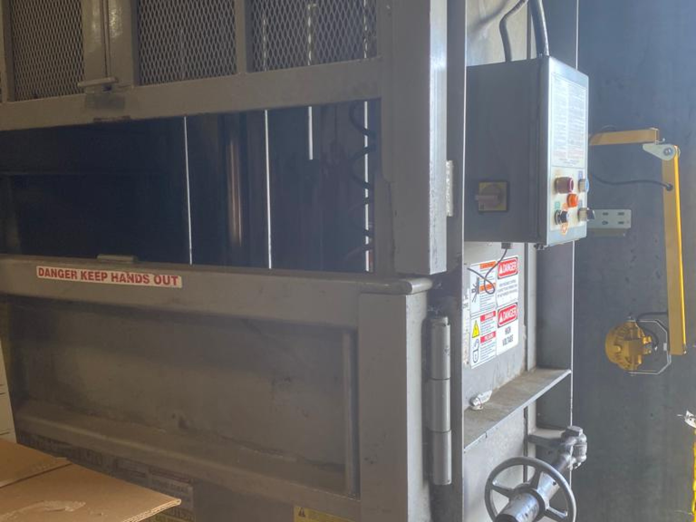 JV MACHINERY VERTICAL BALE PRESS